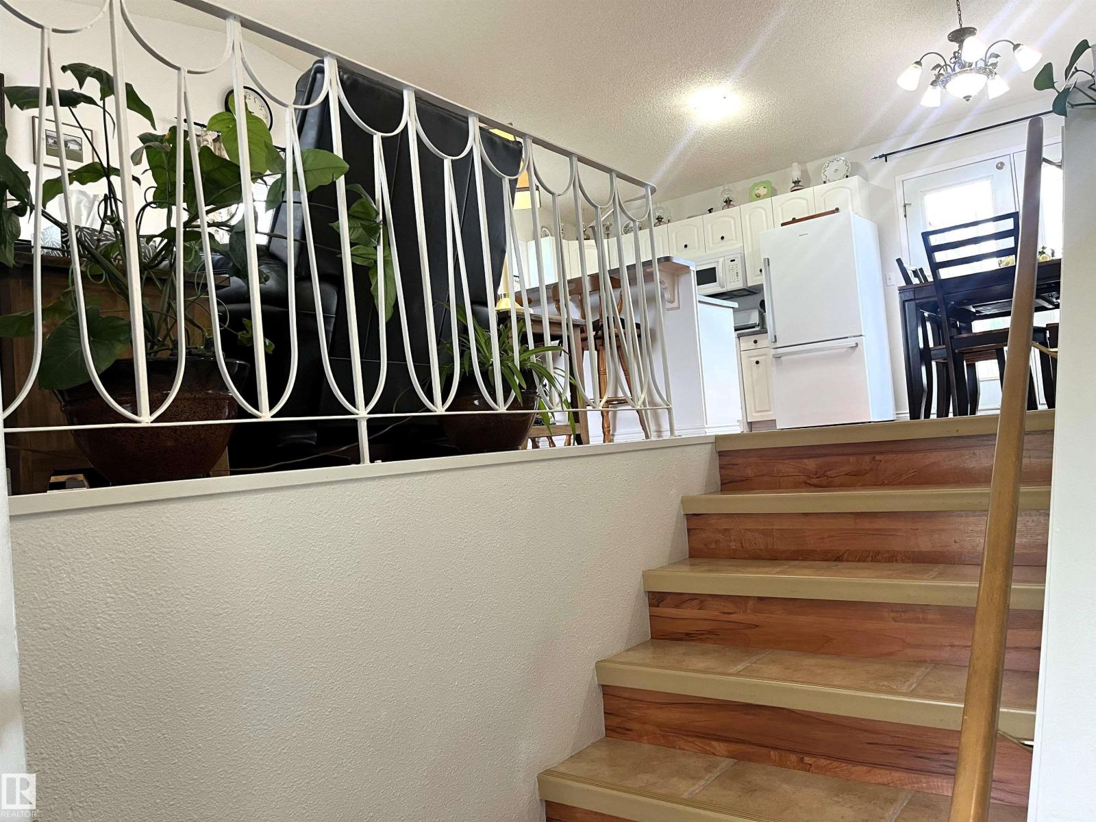 4914 51 Ave - 11