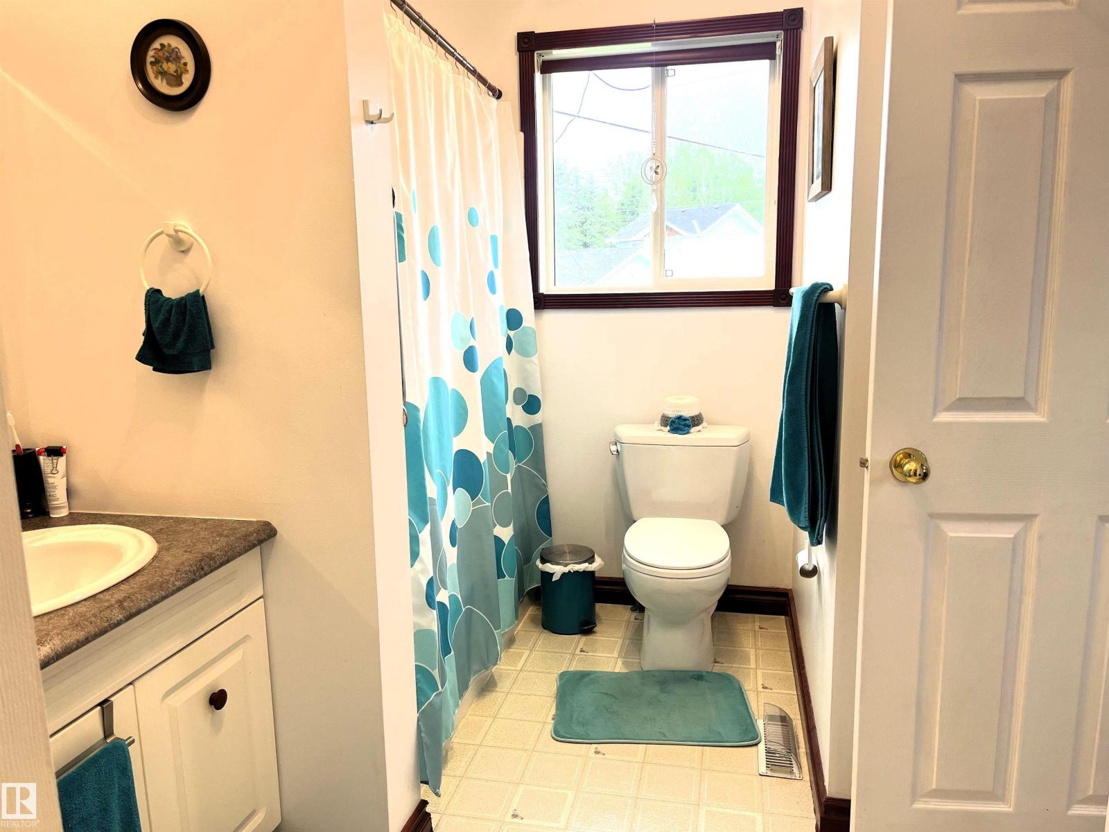 4914 51 Ave - 18