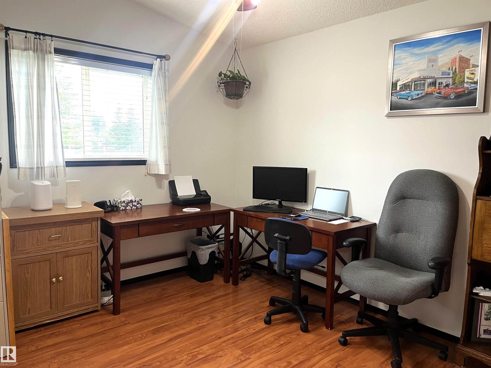 4914 51 Ave - 22