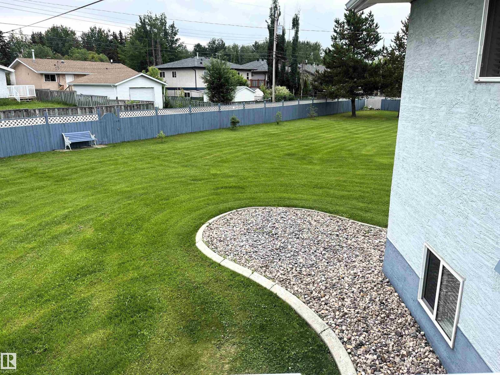 4914 51 Ave - 28