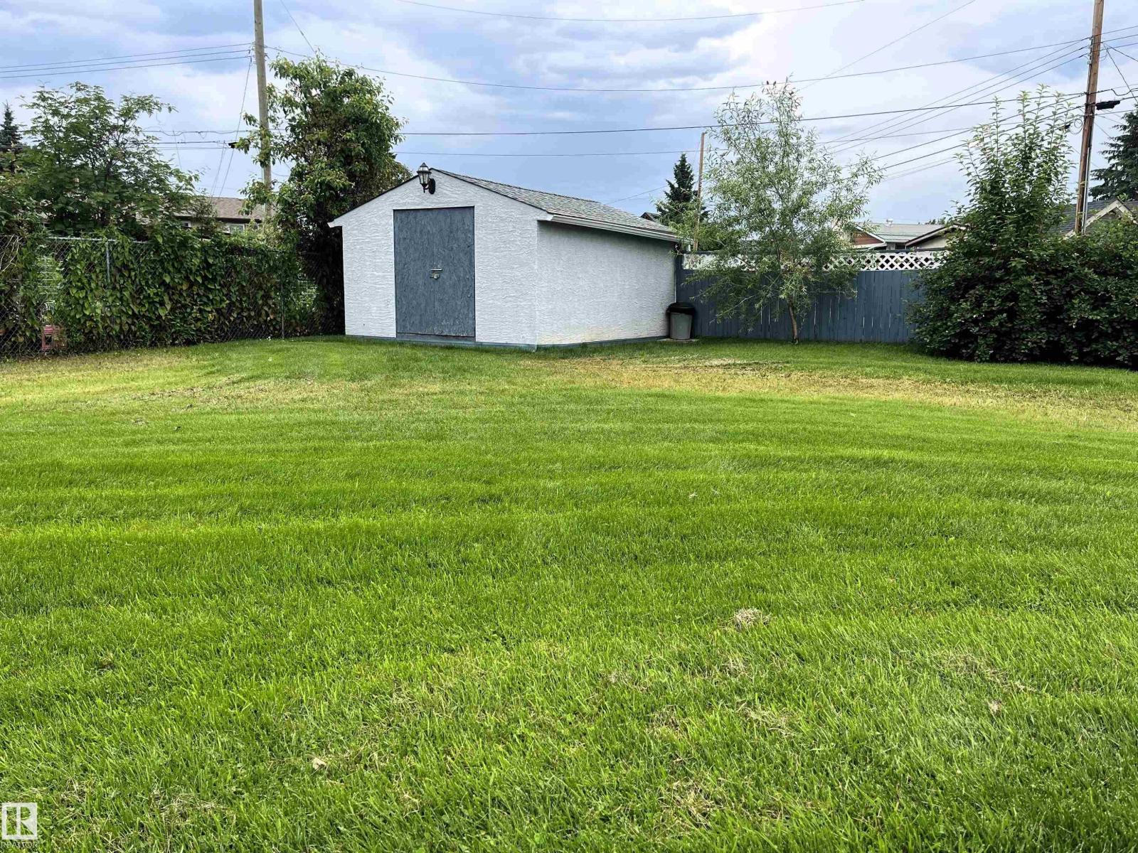 4914 51 Ave - 29
