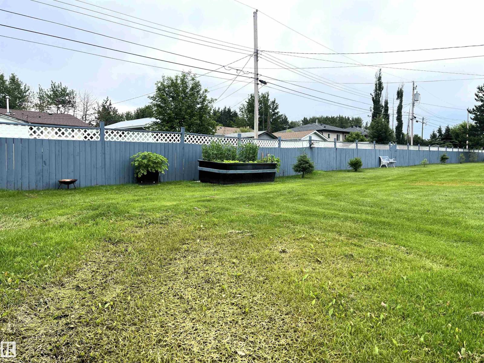 4914 51 Ave - 32