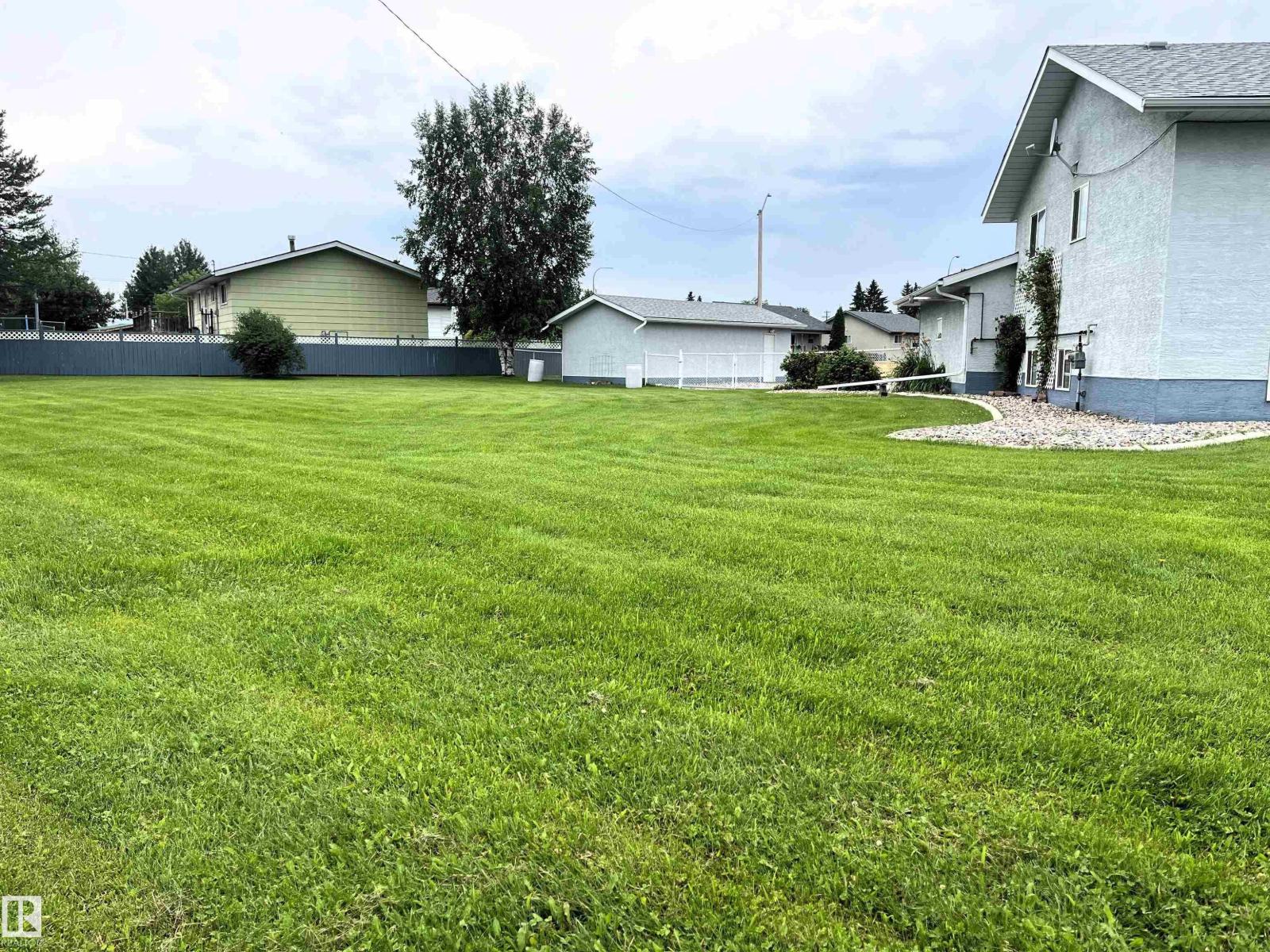 4914 51 Ave - 33