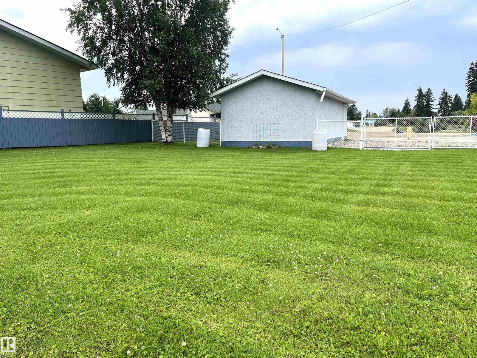4914 51 Ave - 36