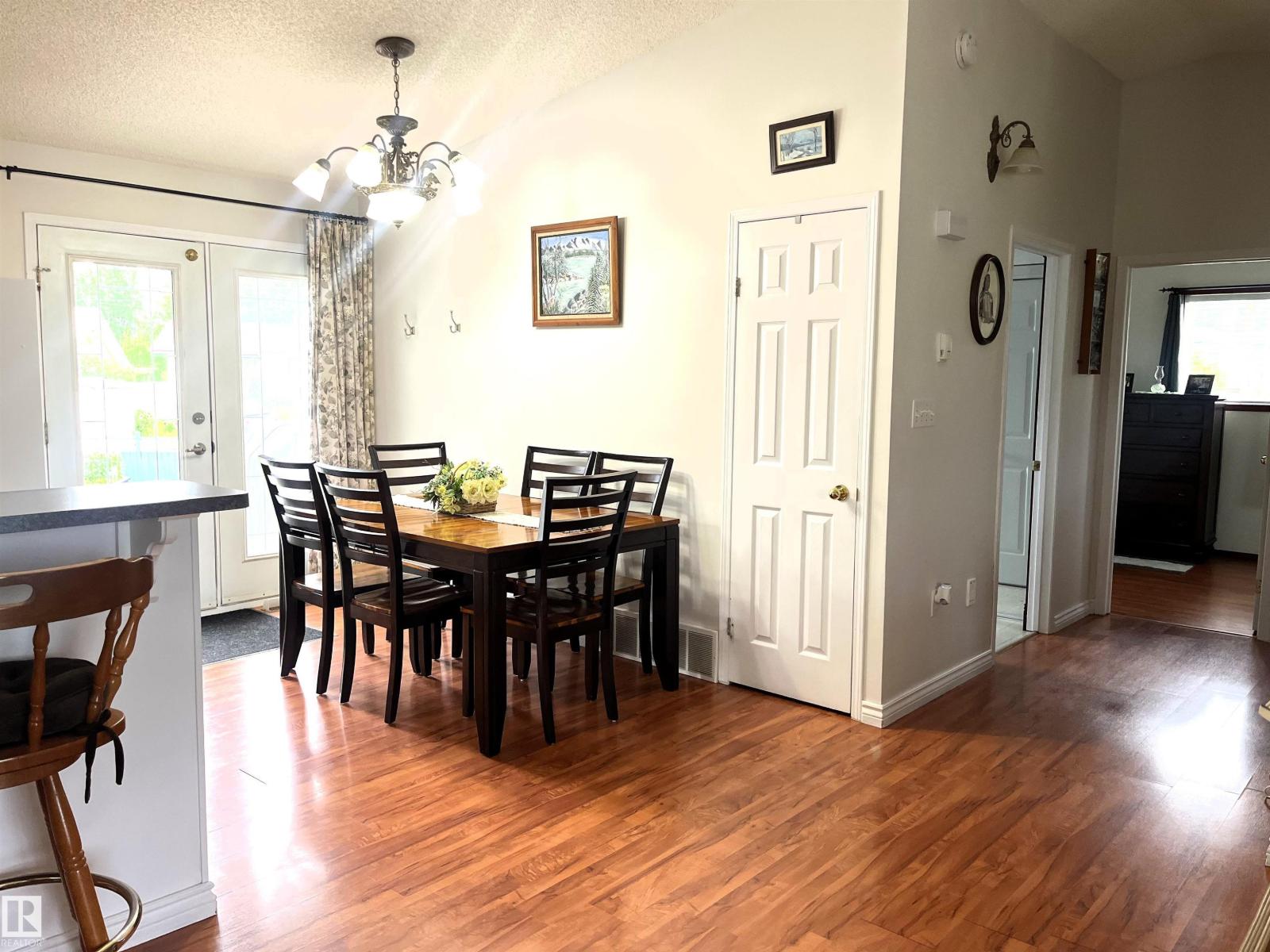 4914 51 Ave - 37