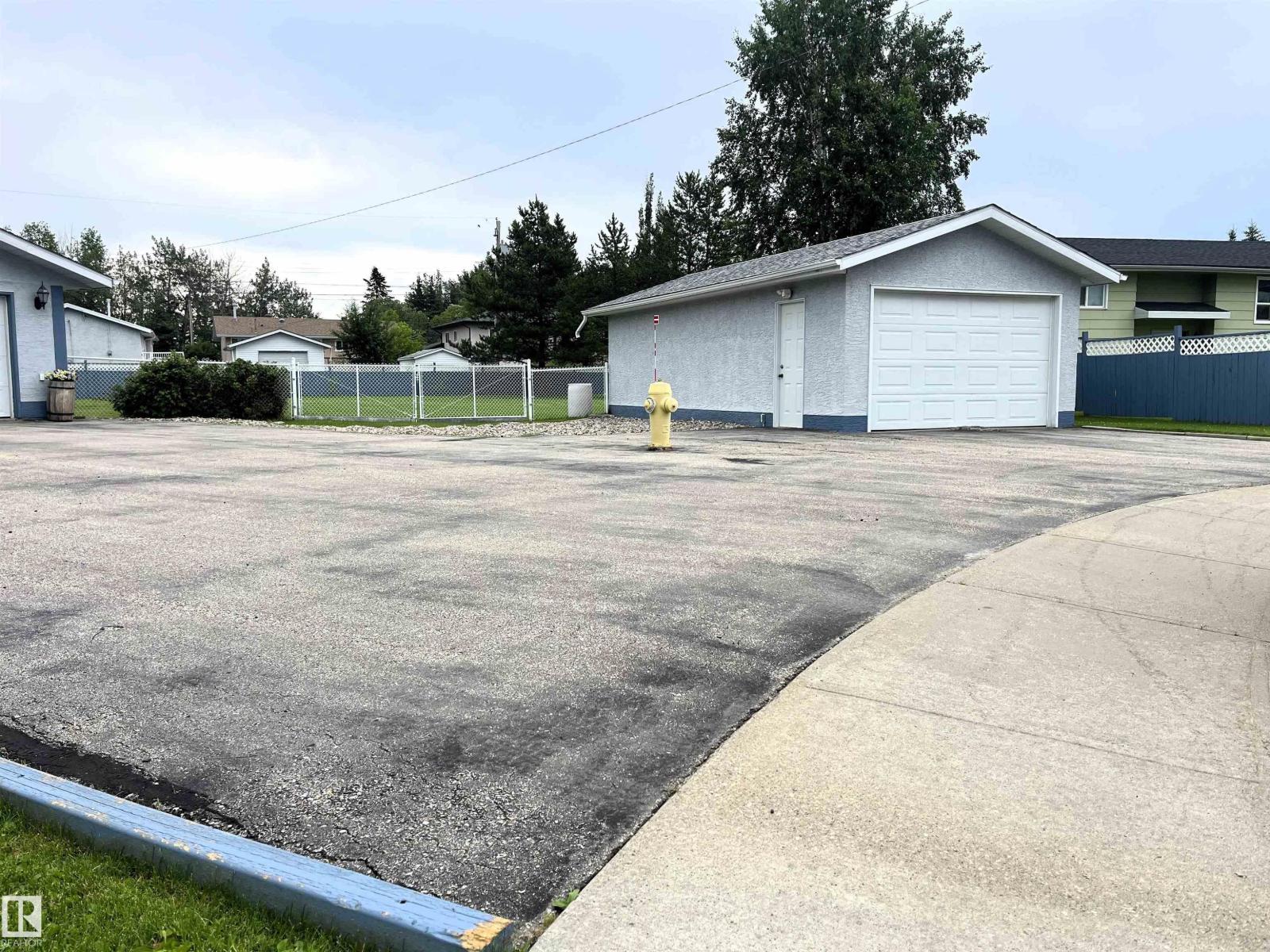 4914 51 Ave - 39
