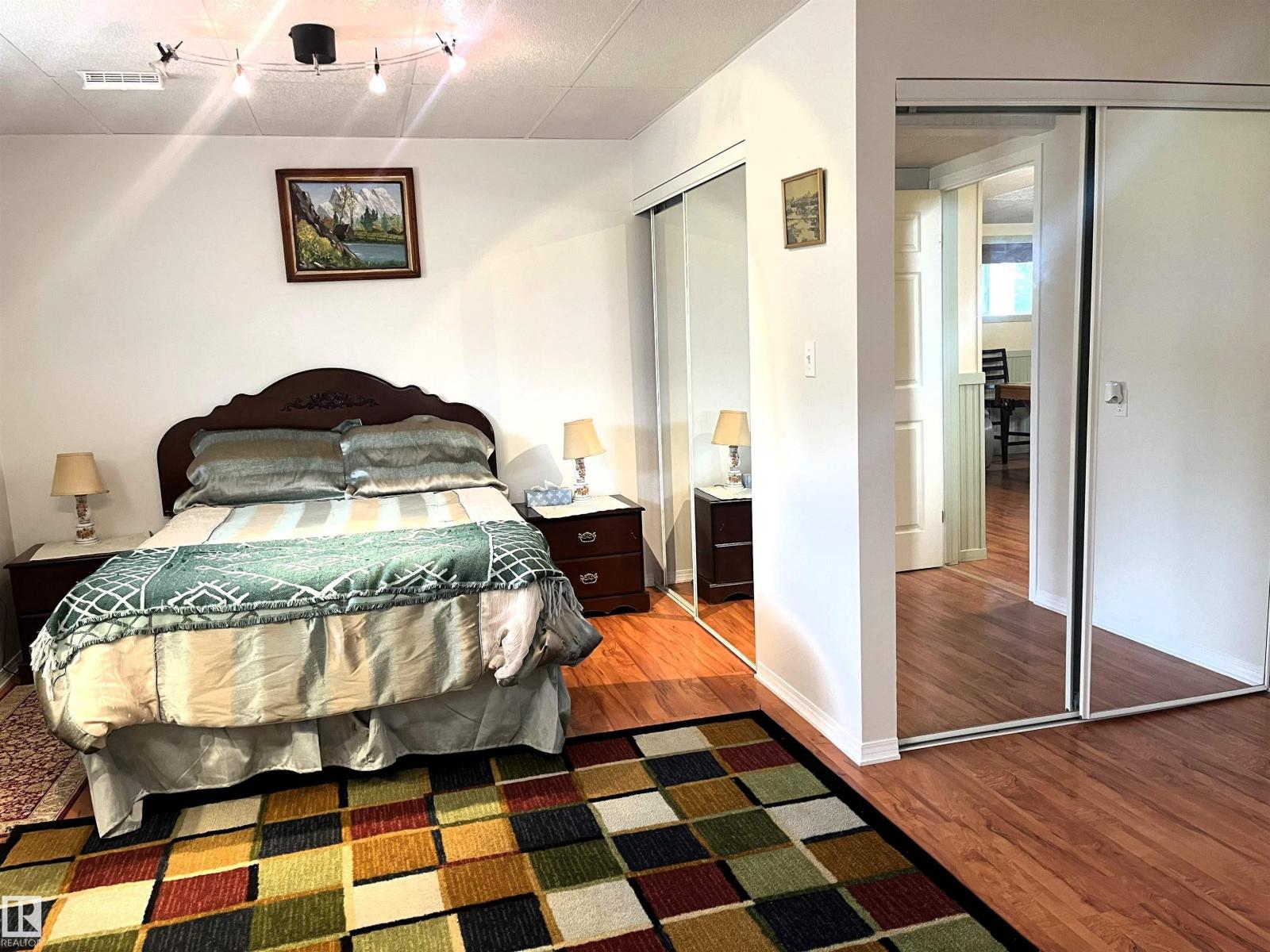 4914 51 Ave - 4