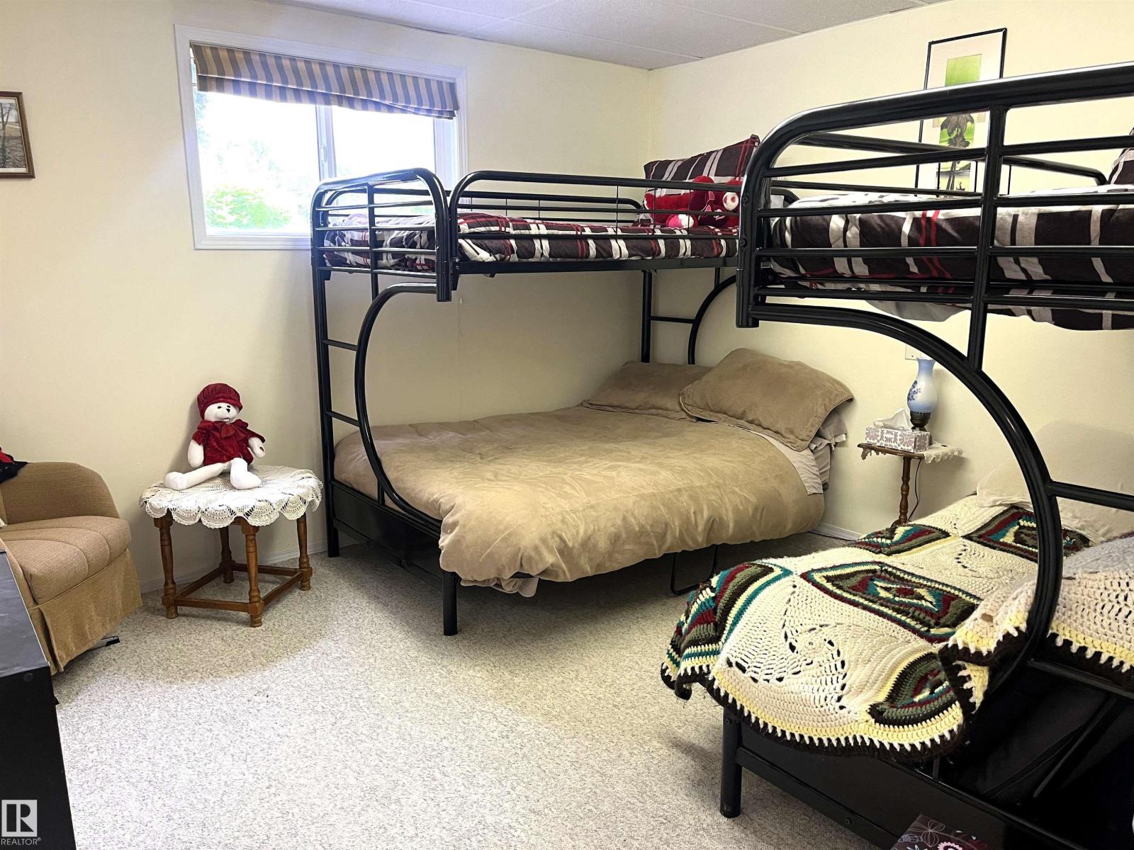 4914 51 Ave - 9