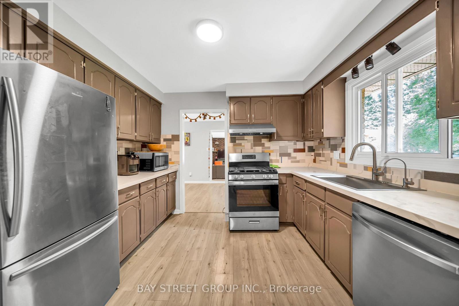 49 MAPLEWOOD DRIVE - 26