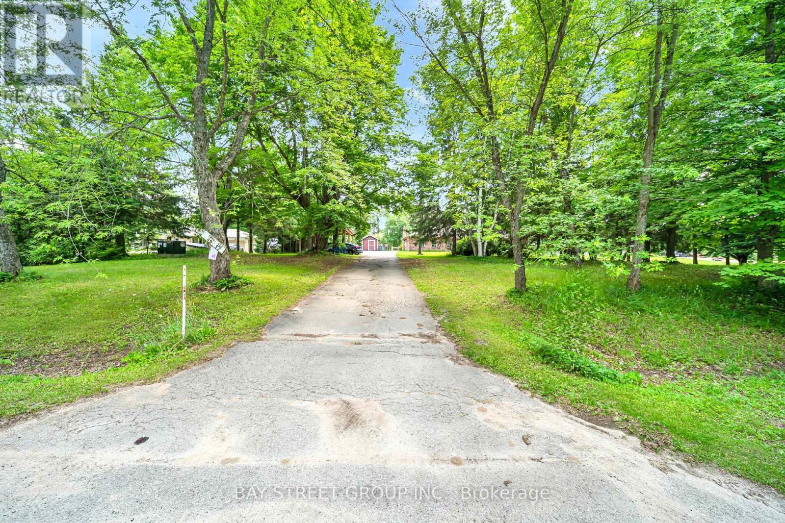 49 MAPLEWOOD DRIVE - 33