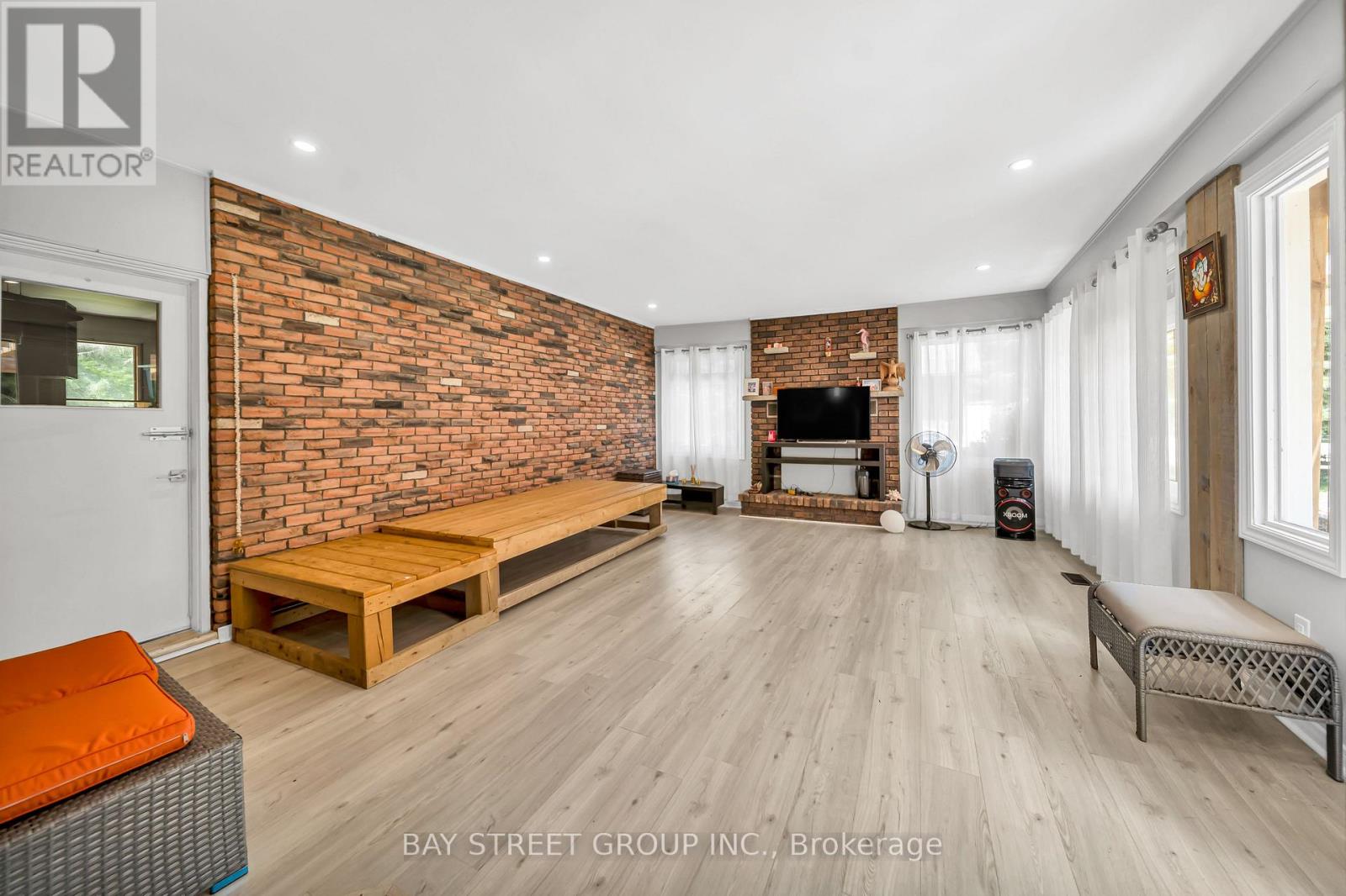 49 MAPLEWOOD DRIVE - 17
