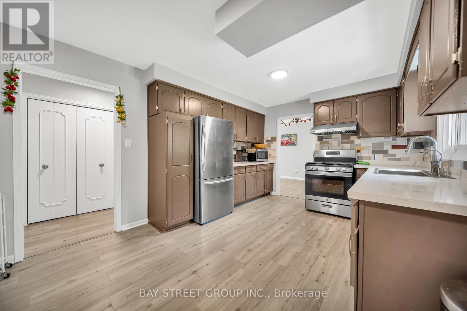 49 MAPLEWOOD DRIVE - 27
