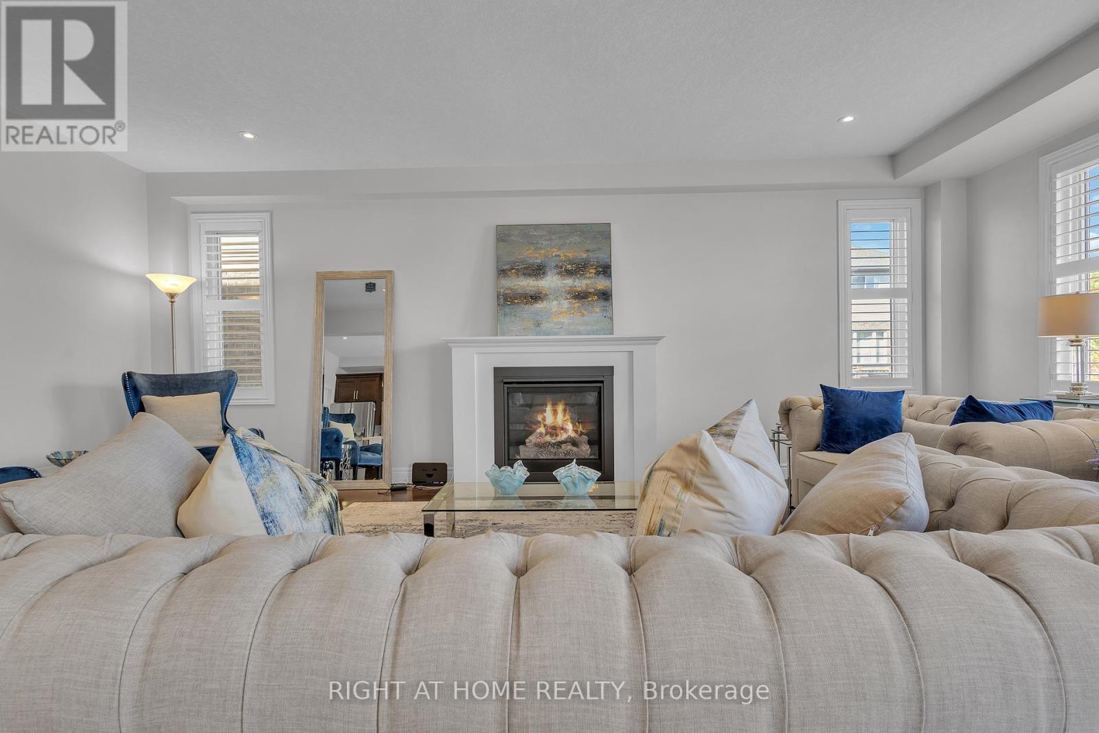 321 CARRIAGE WAY - 11