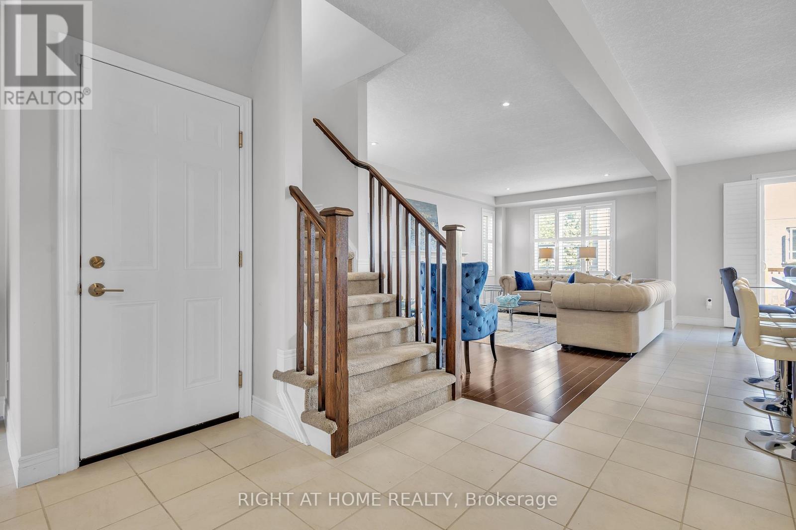 321 CARRIAGE WAY - 18