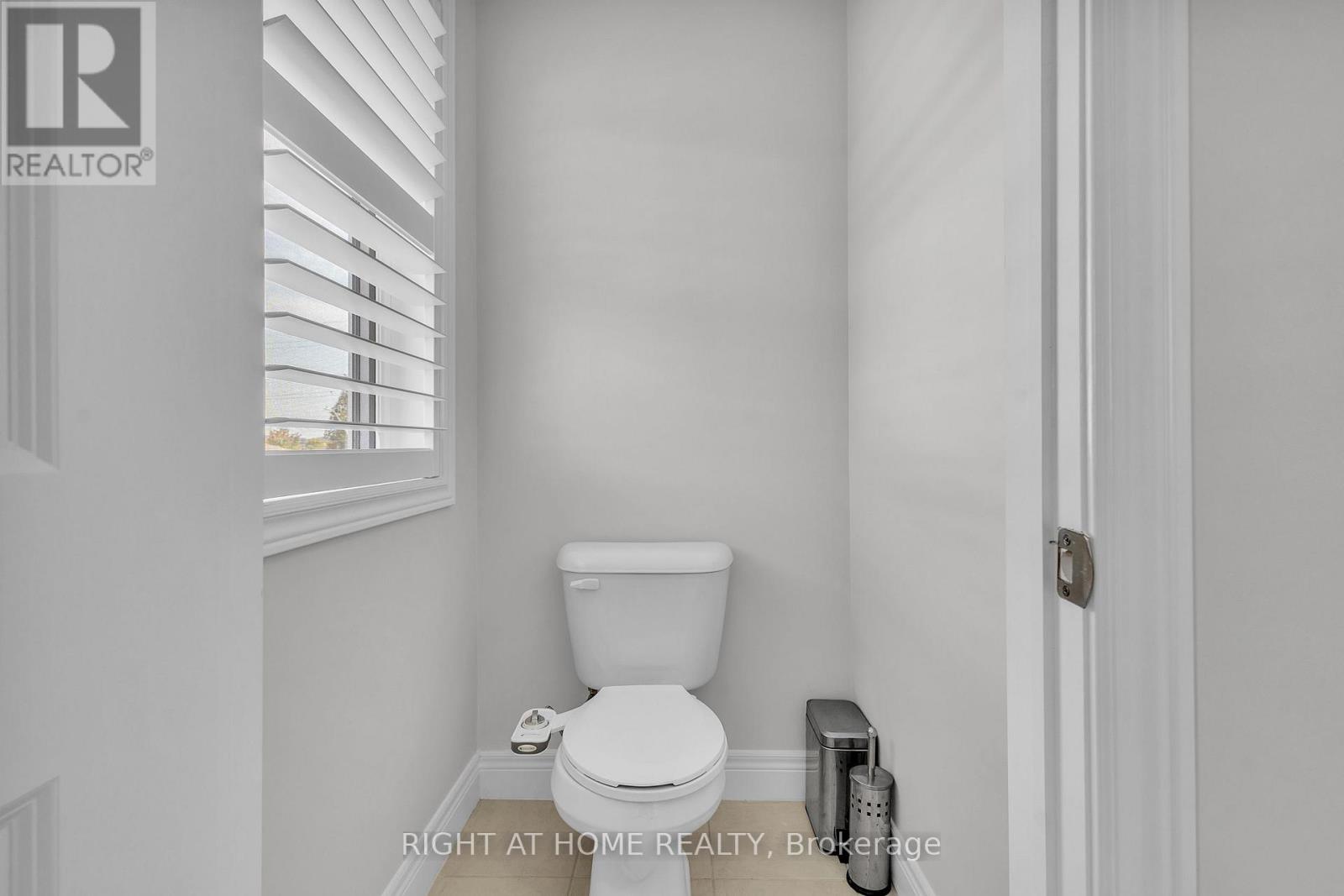 321 CARRIAGE WAY - 24