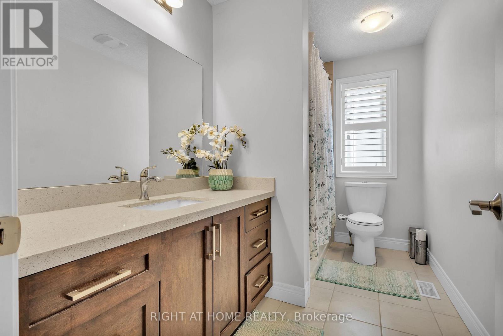 321 CARRIAGE WAY - 30