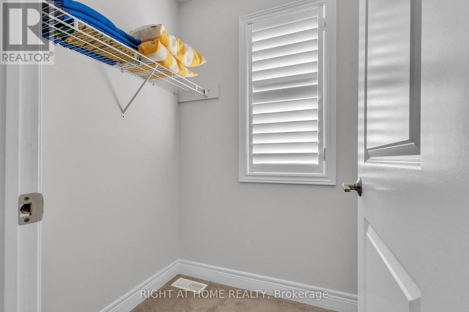 321 CARRIAGE WAY - 32