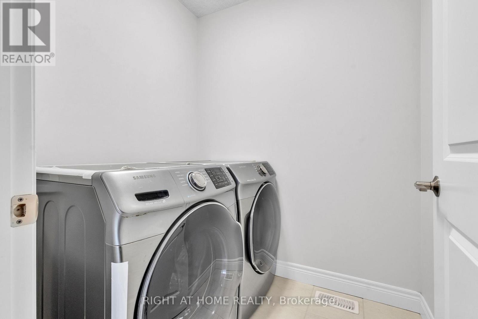 321 CARRIAGE WAY - 34