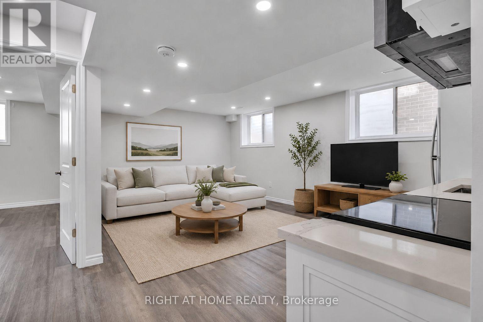 321 CARRIAGE WAY - 38