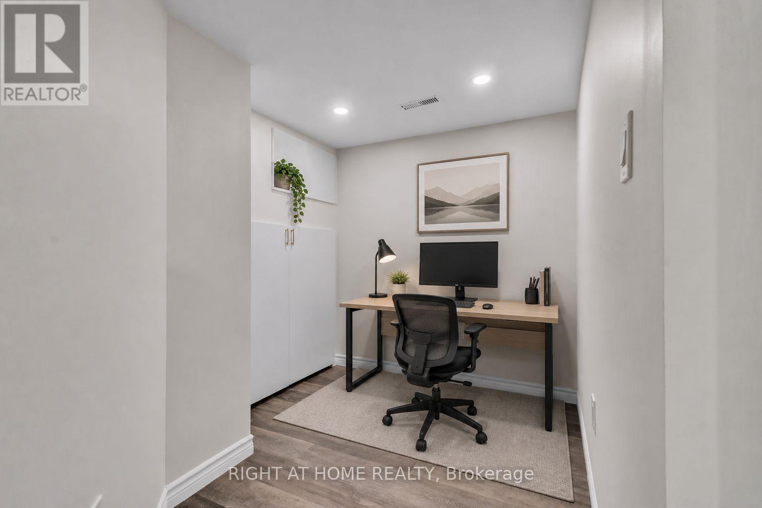 321 CARRIAGE WAY - 44