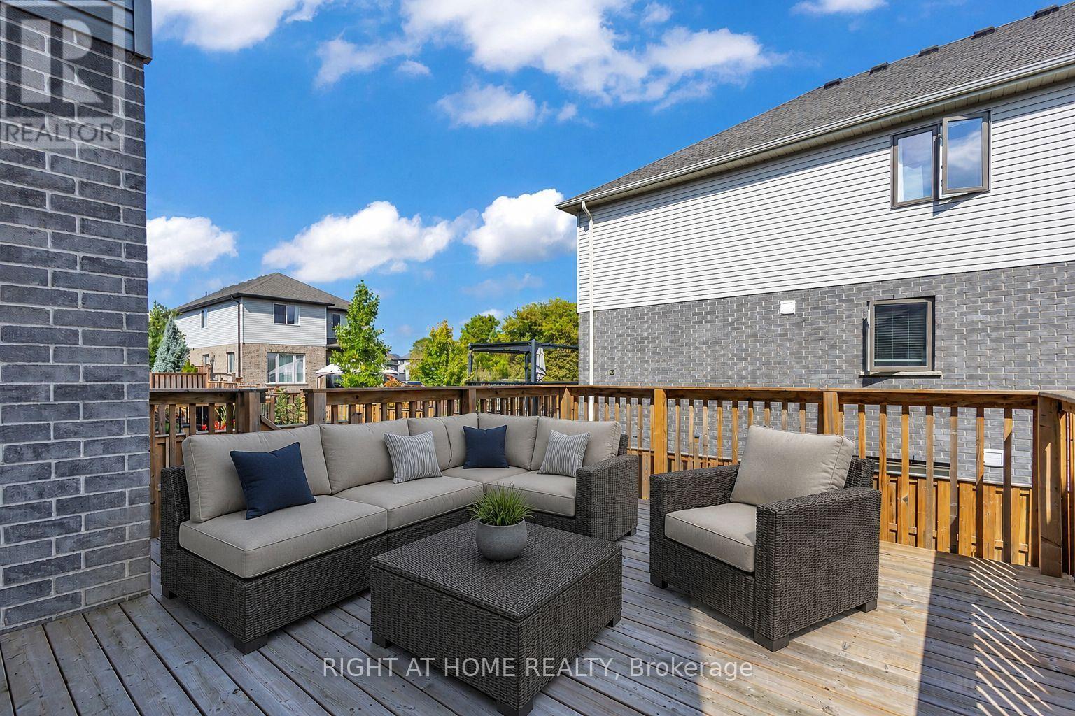 321 CARRIAGE WAY - 48