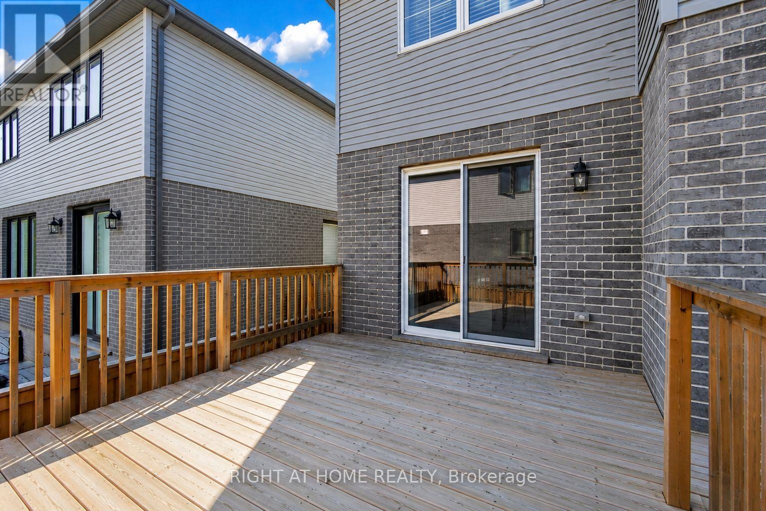 321 CARRIAGE WAY - 49
