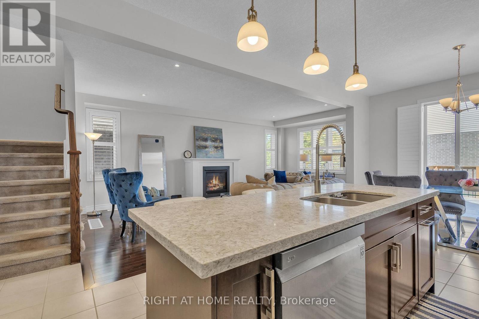 321 CARRIAGE WAY - 8