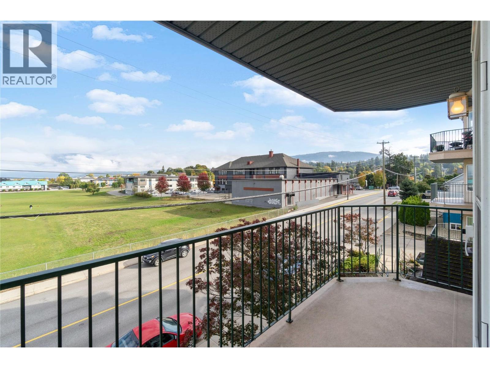 #301 160 5th Avenue SW - 5