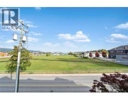Living room - 160 5th Avenue Sw Unit# 301, Salmon Arm, BC V1E1R4 Photo 6