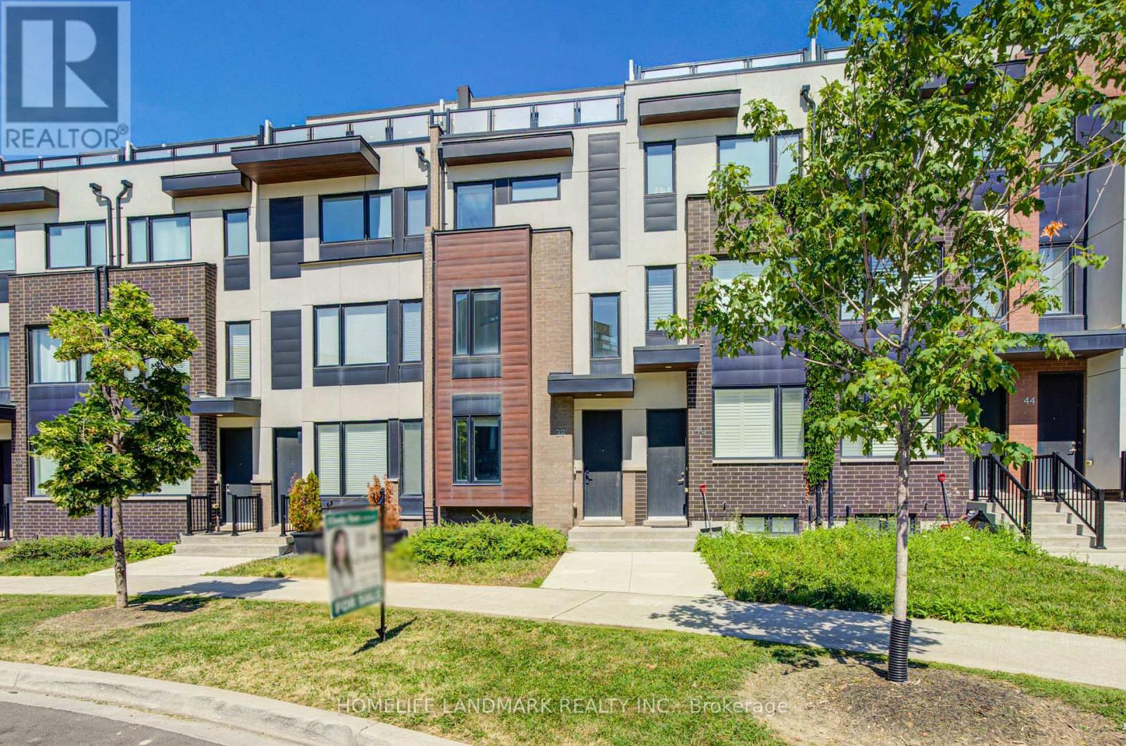 38 SARAH JACKSON CRESCENT - 1