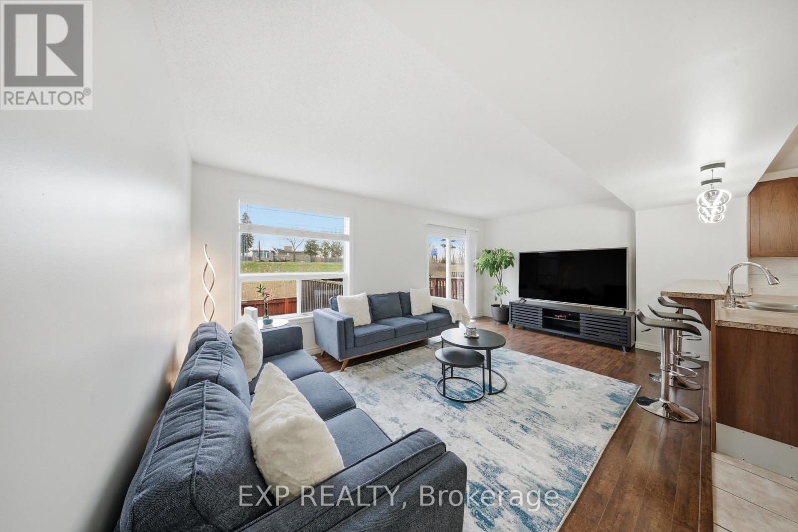 35 THAMES WAY - 16