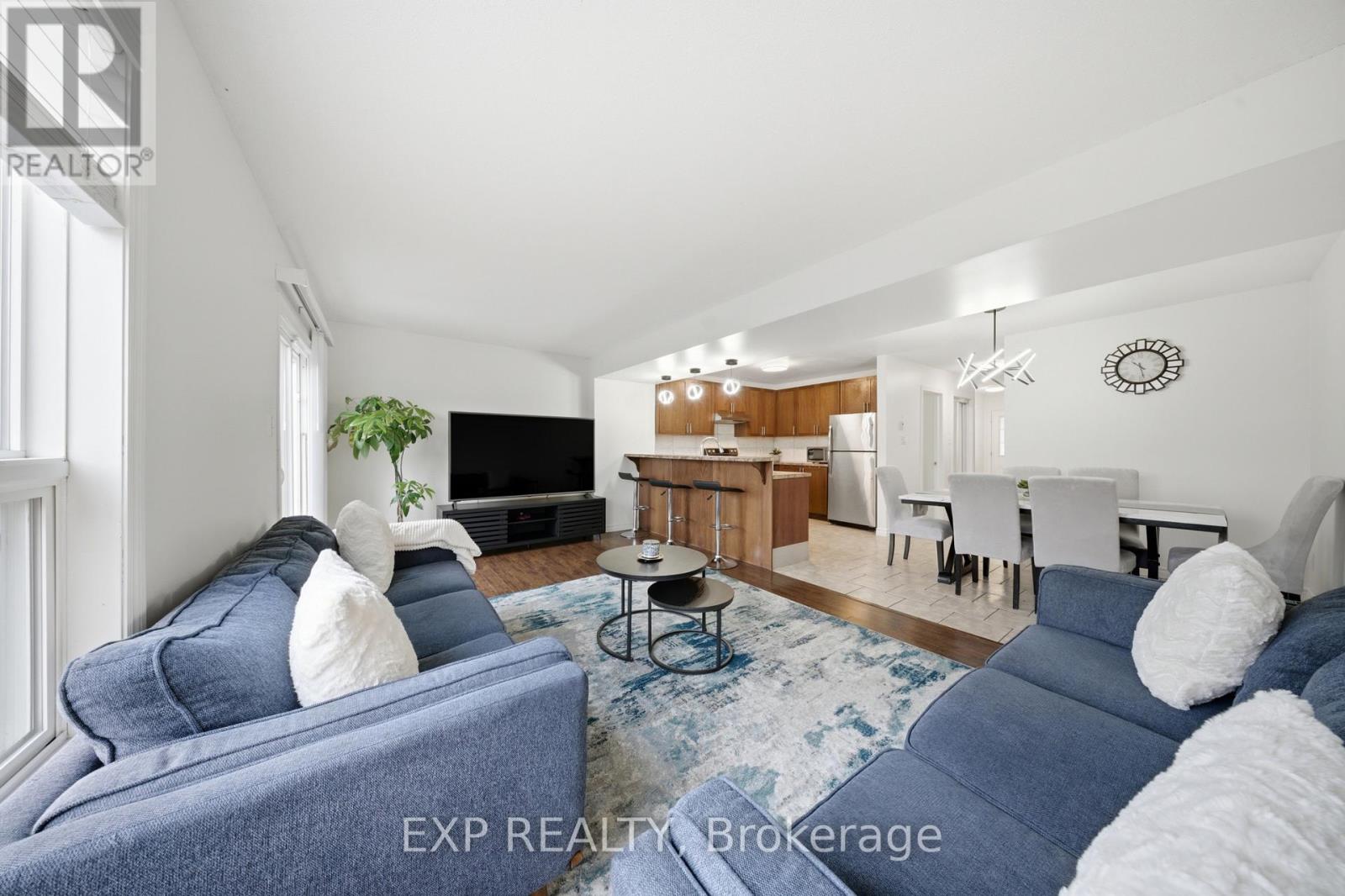 35 THAMES WAY - 17