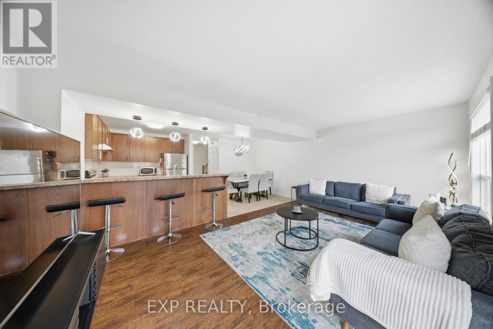35 THAMES WAY - 18