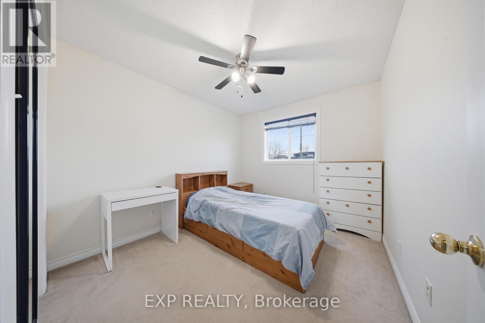 35 THAMES WAY - 26