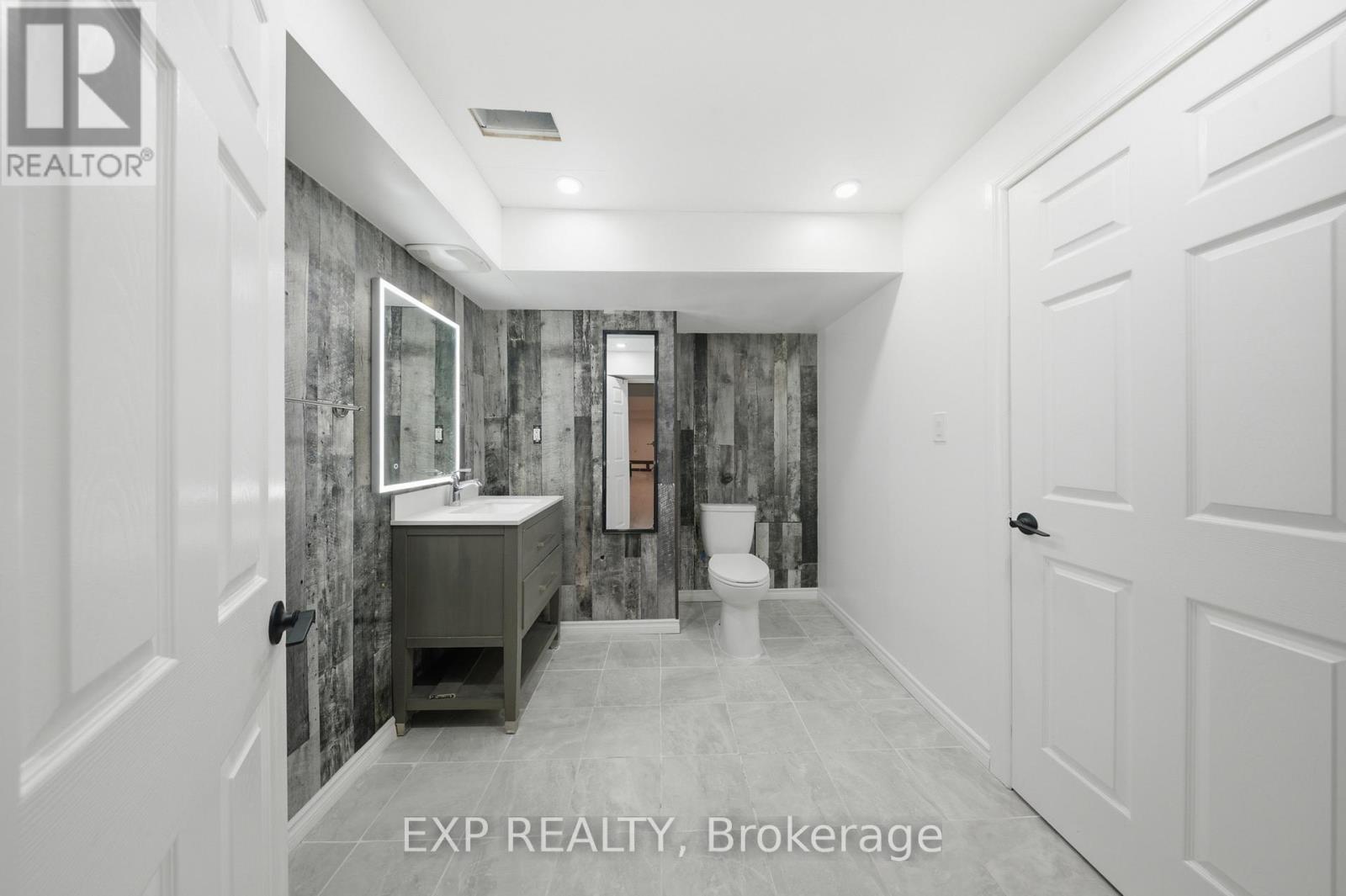 35 THAMES WAY - 30