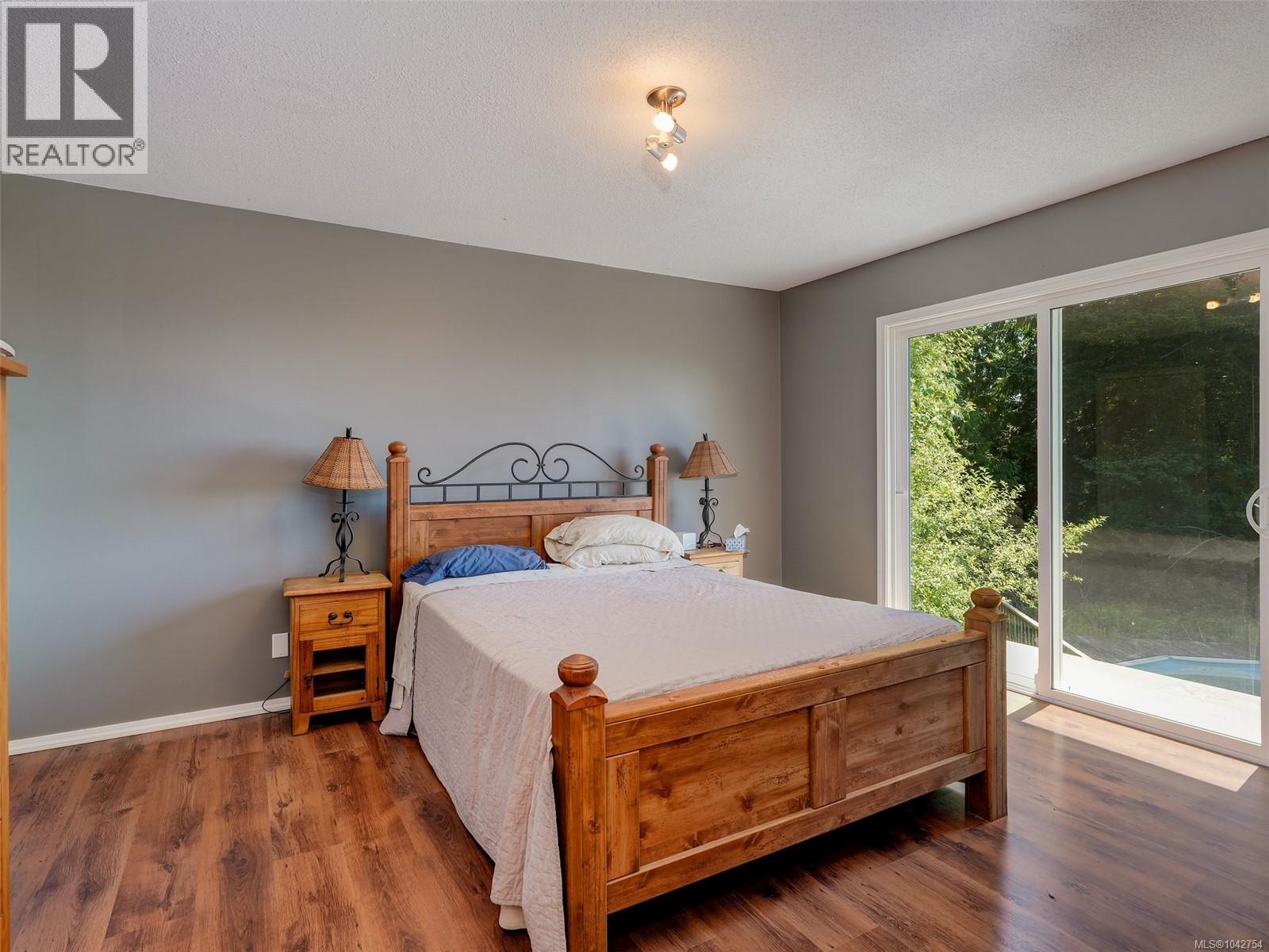 11720 West Coast Rd - 11