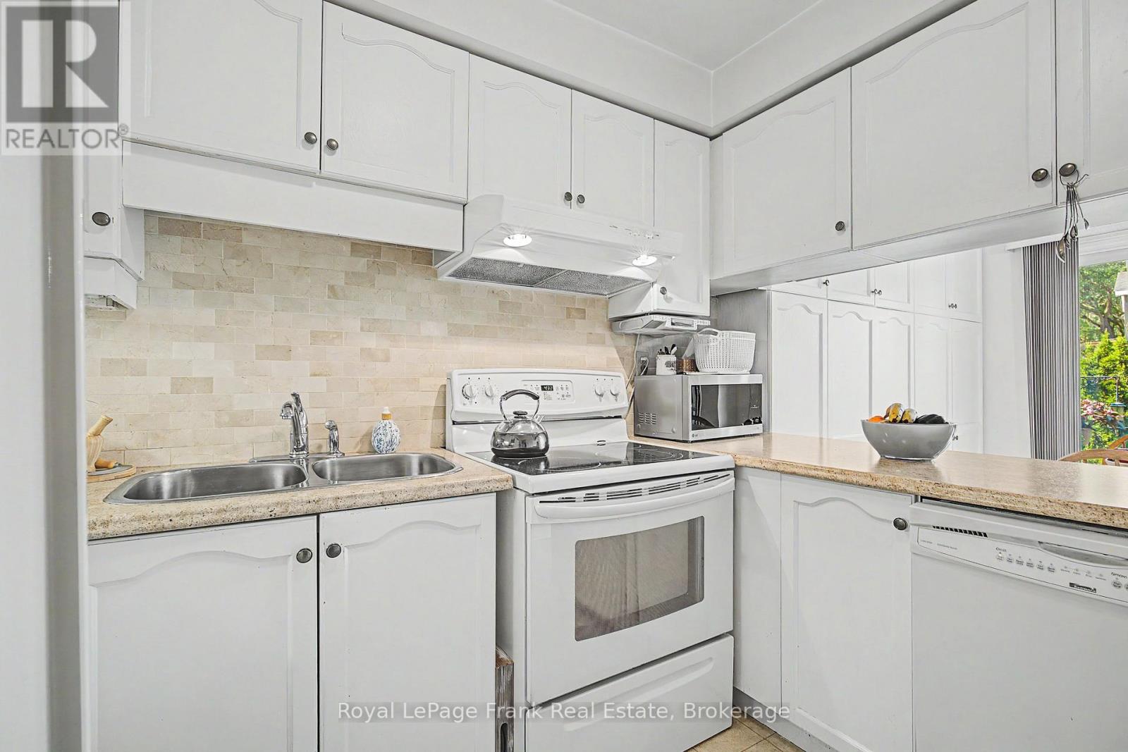 #20 1610 CRAWFORTH STREET - 10