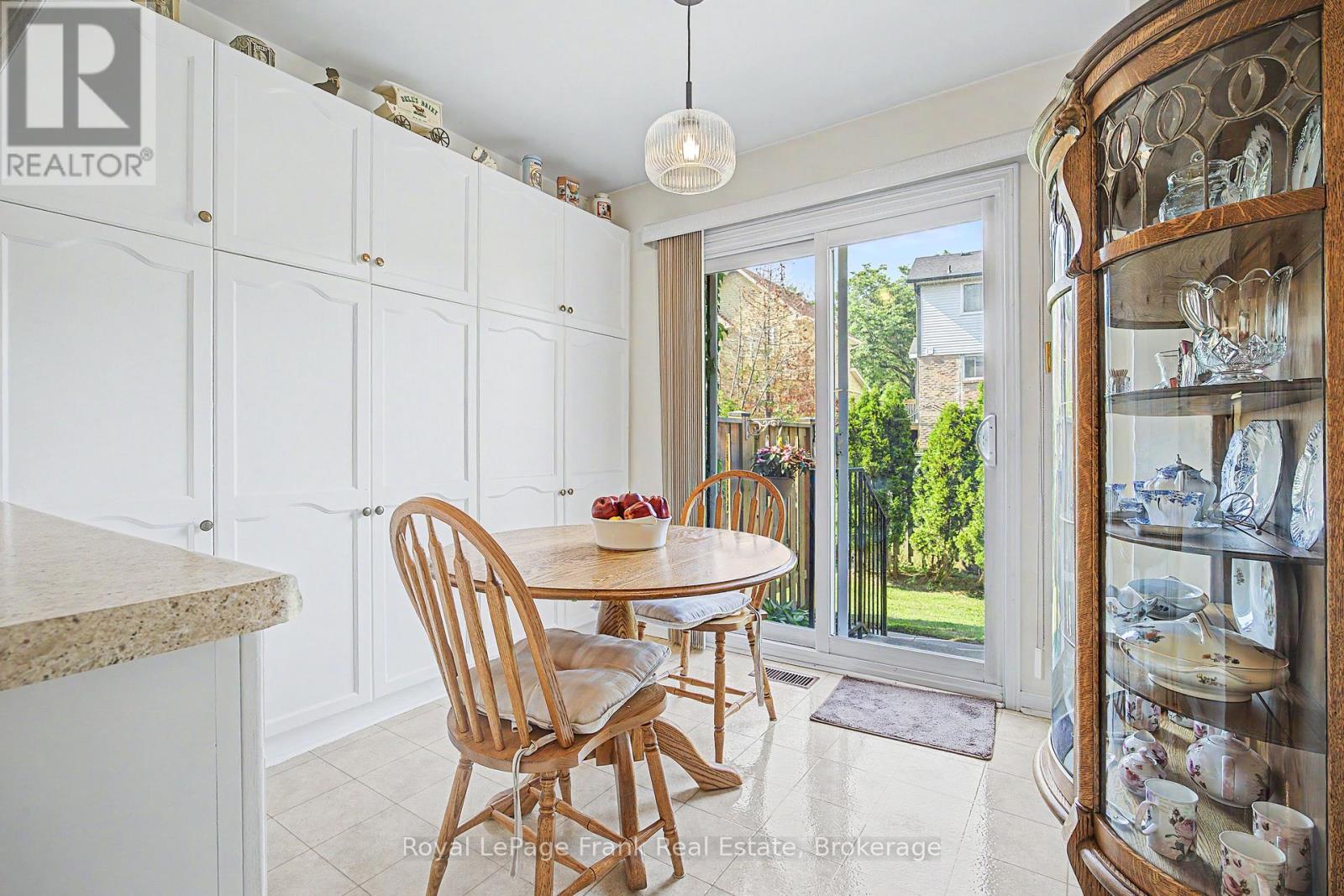 #20 1610 CRAWFORTH STREET - 11