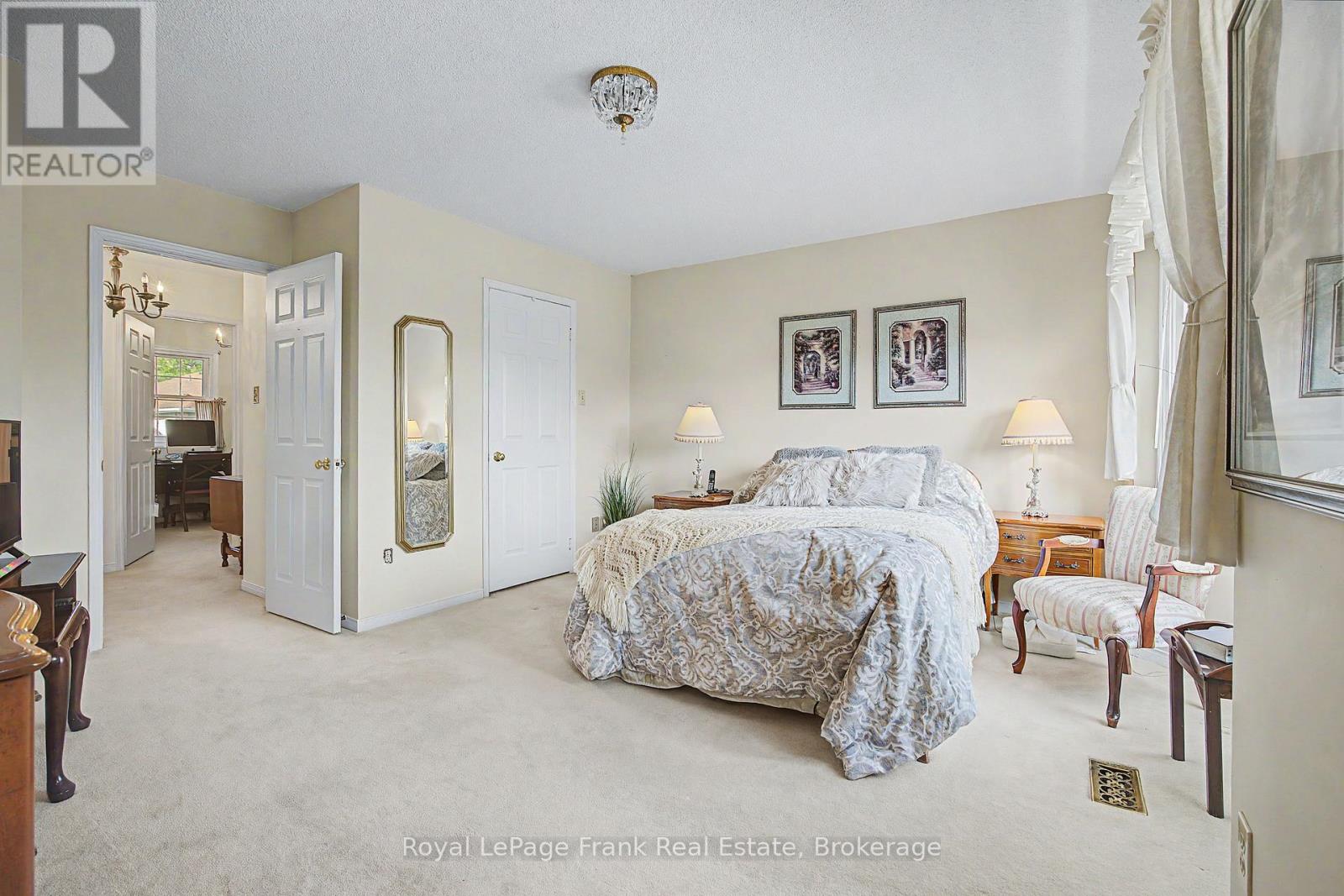 #20 1610 CRAWFORTH STREET - 17