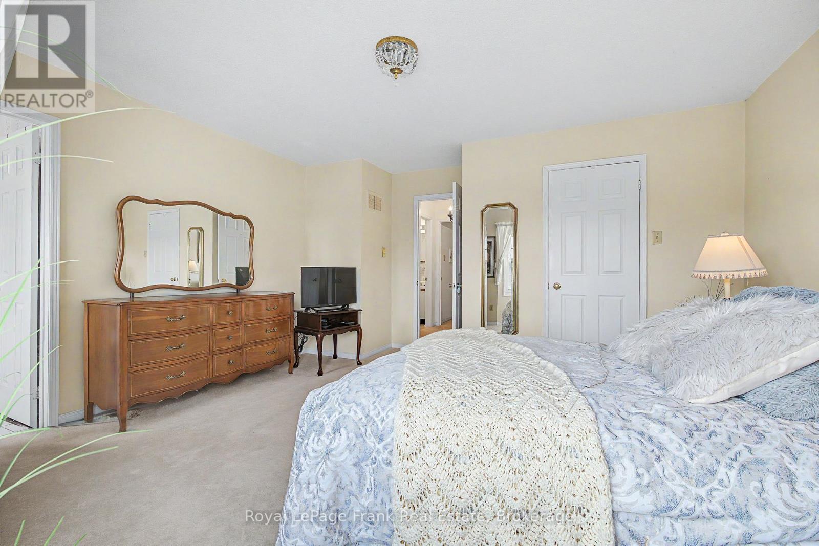 #20 1610 CRAWFORTH STREET - 18