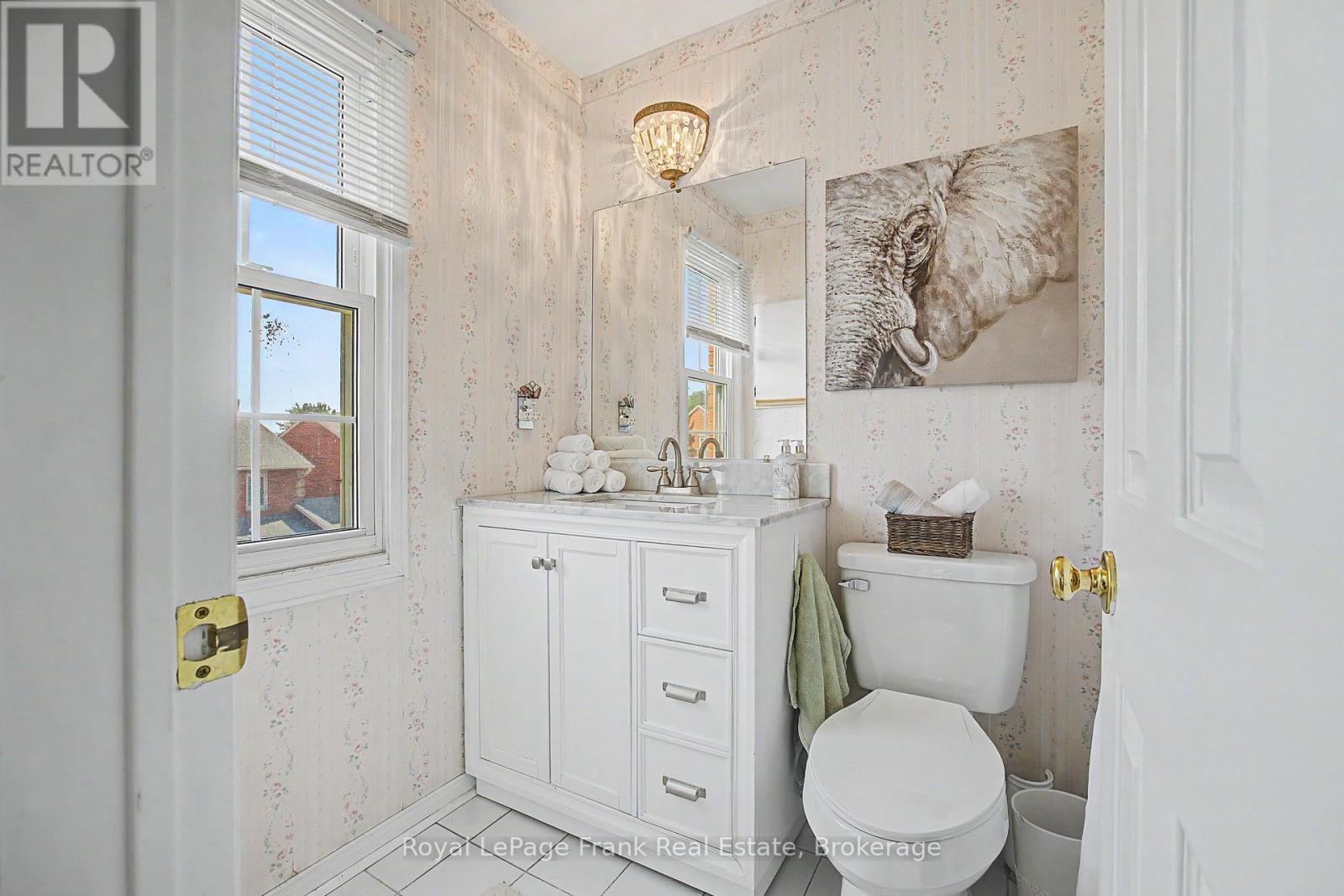 #20 1610 CRAWFORTH STREET - 19