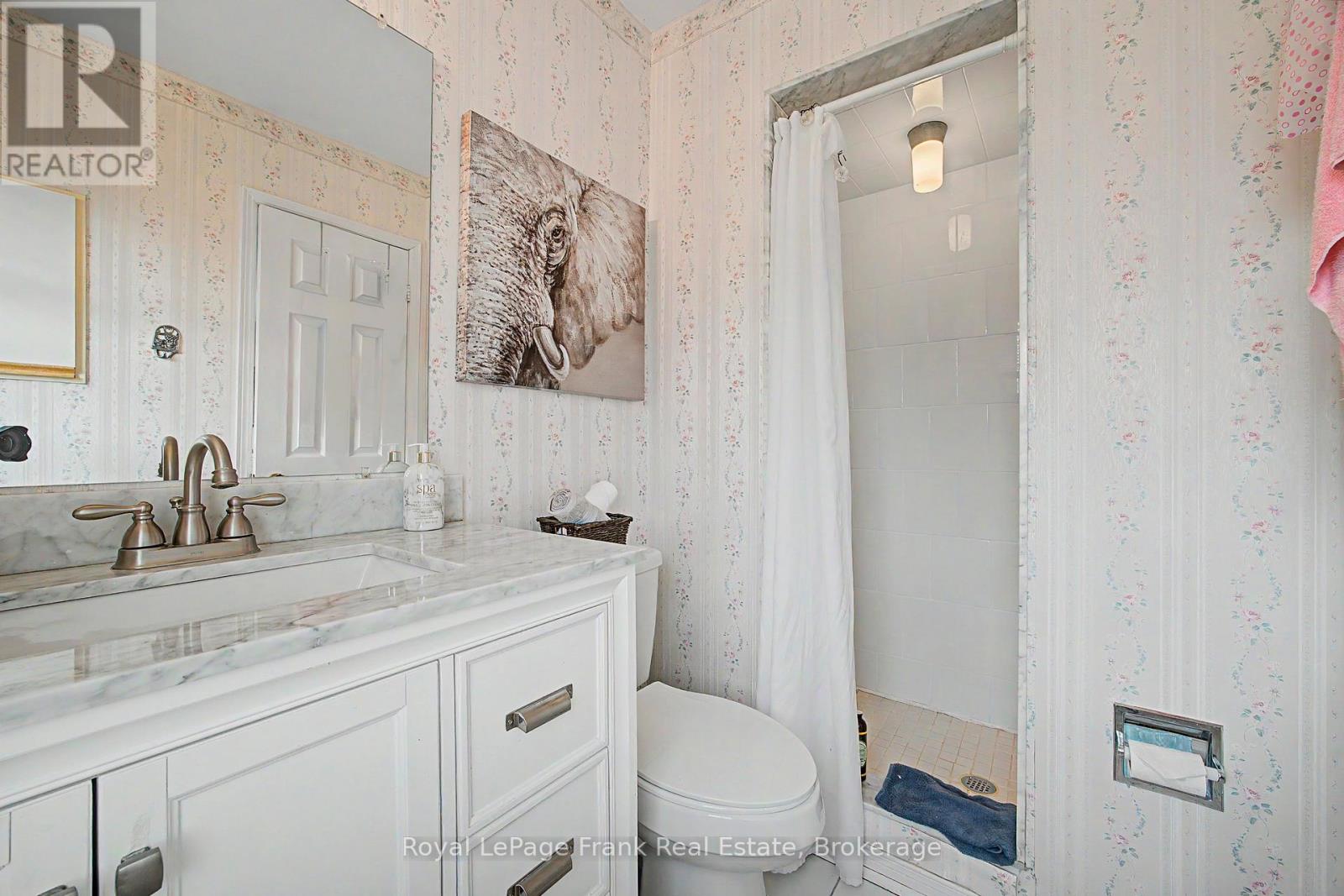 #20 1610 CRAWFORTH STREET - 20