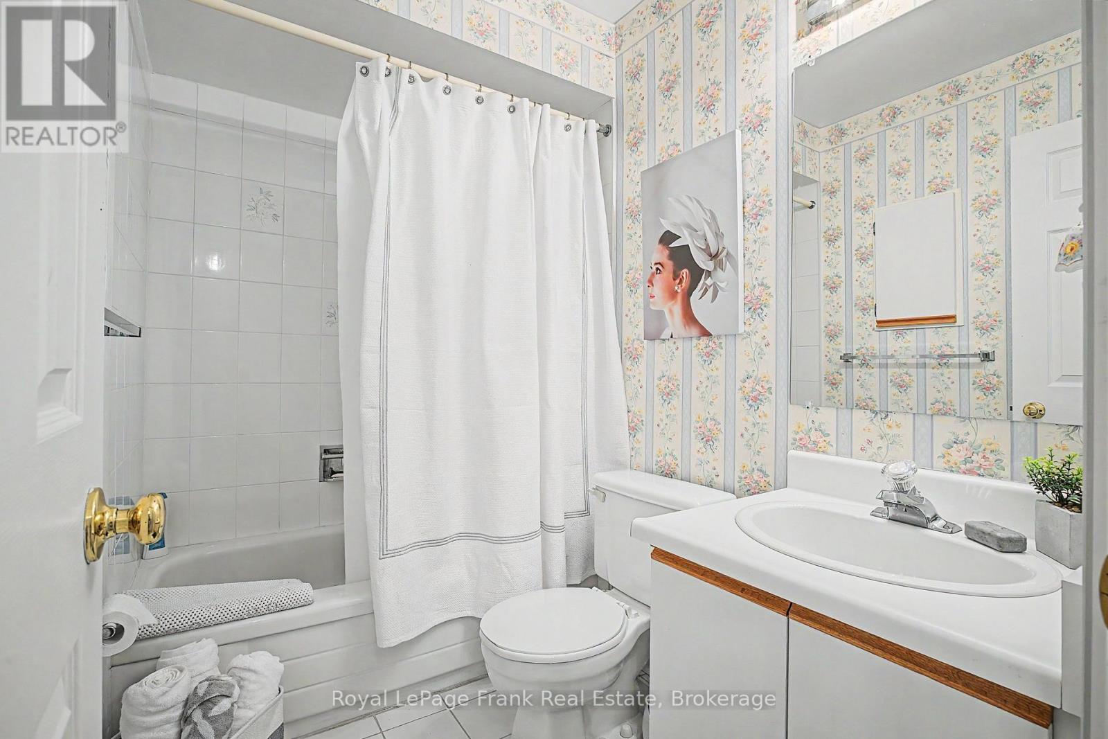 #20 1610 CRAWFORTH STREET - 22