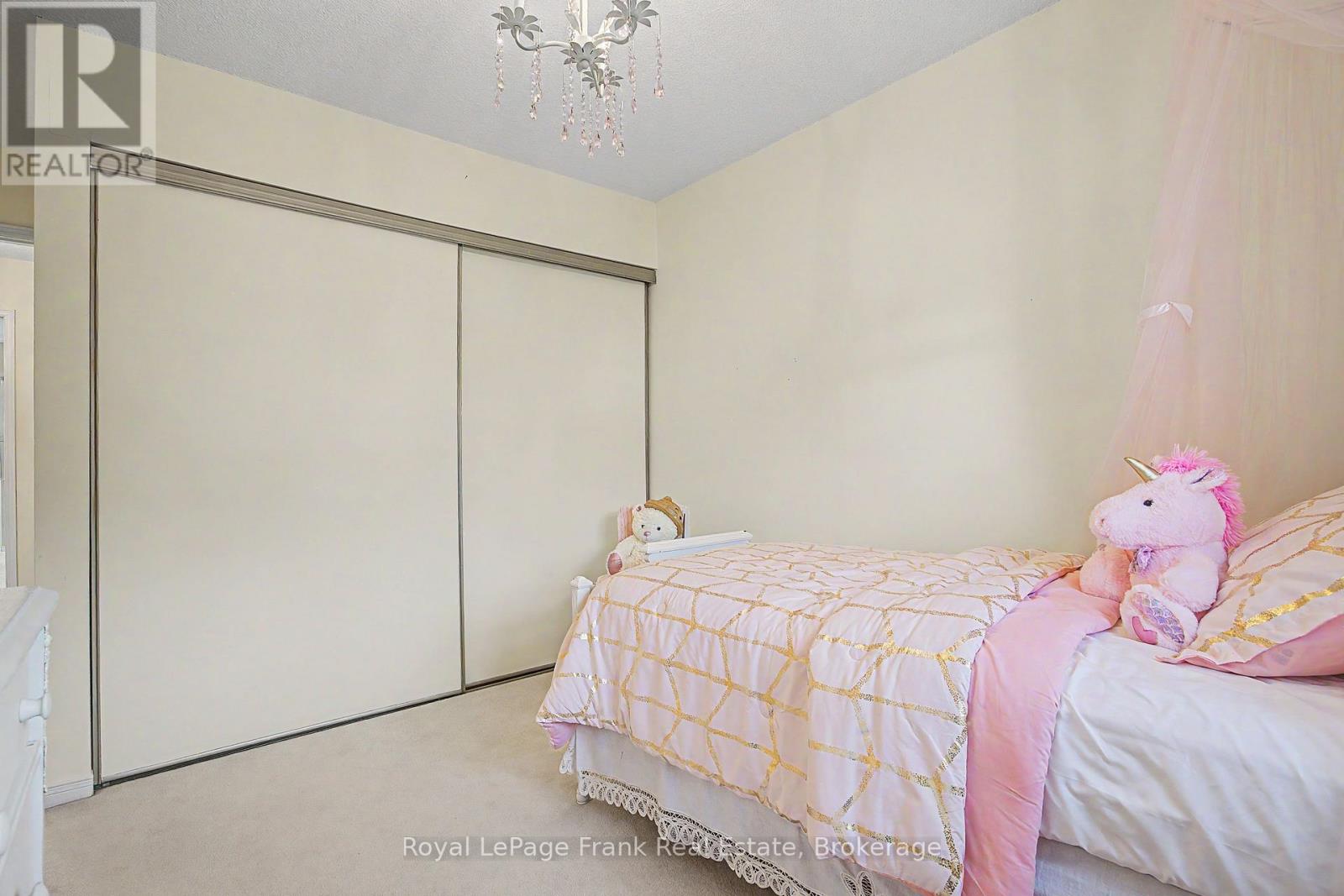 #20 1610 CRAWFORTH STREET - 23