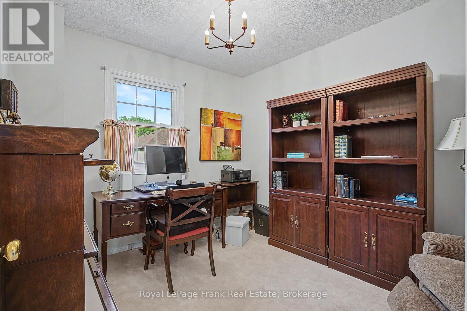 #20 1610 CRAWFORTH STREET - 25