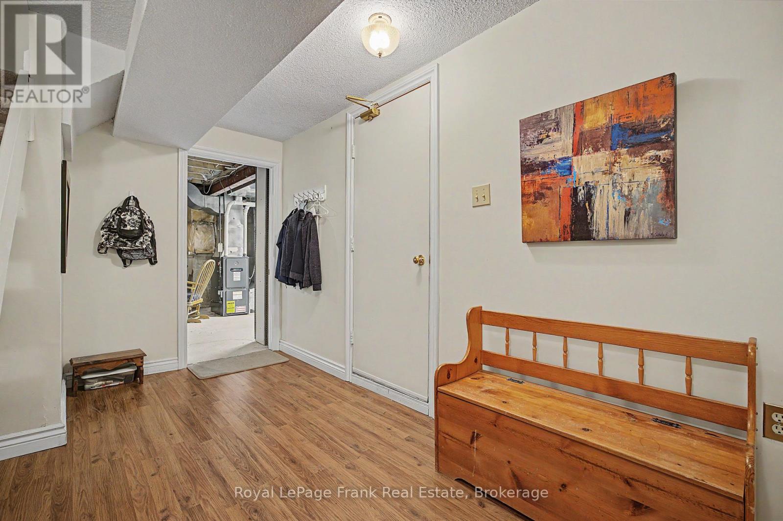 #20 1610 CRAWFORTH STREET - 28