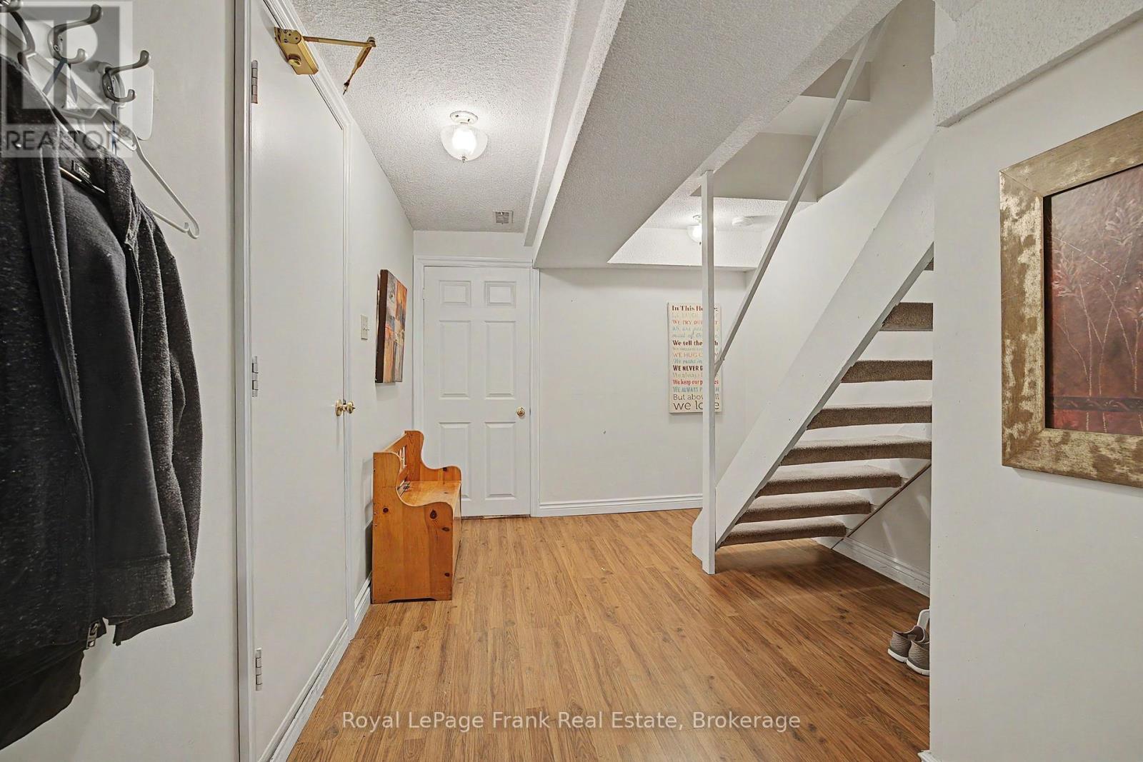 #20 1610 CRAWFORTH STREET - 30