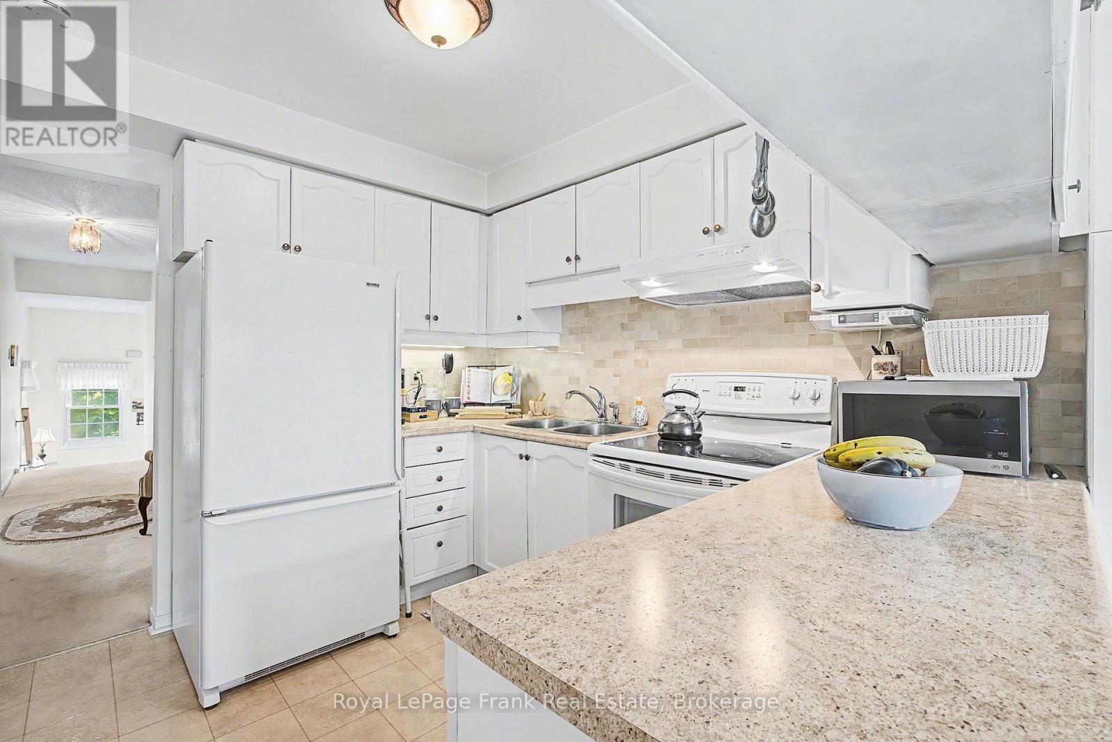 #20 1610 CRAWFORTH STREET - 9