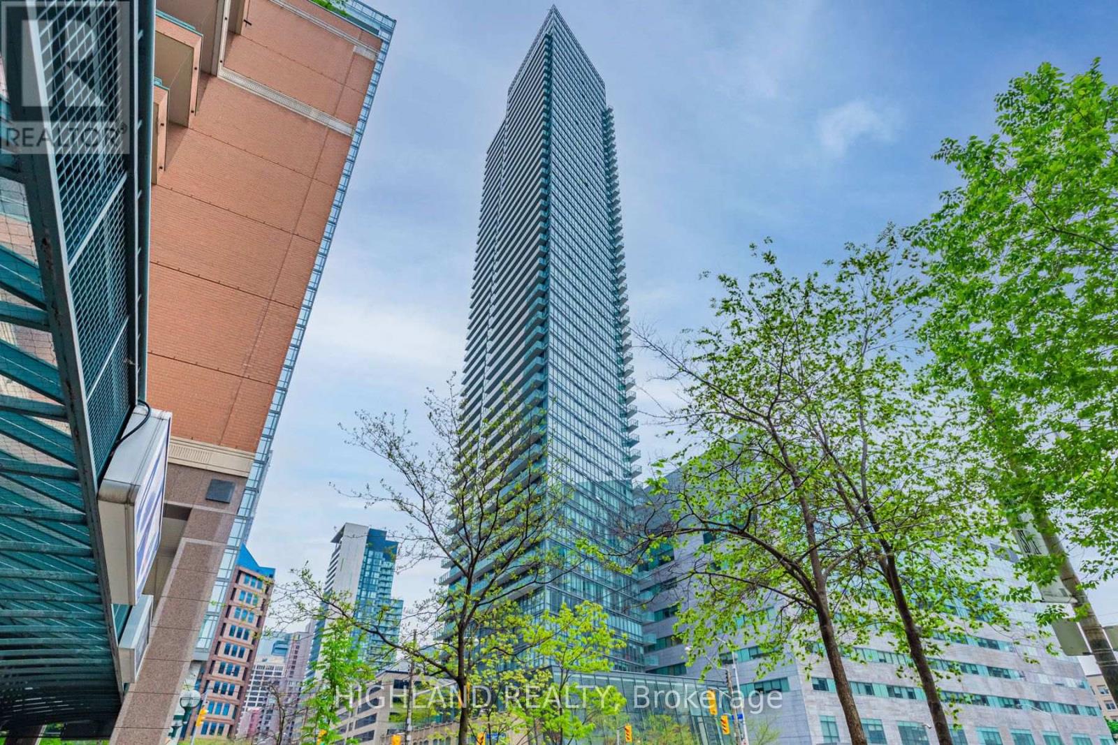 Photo of 832 Bay Street