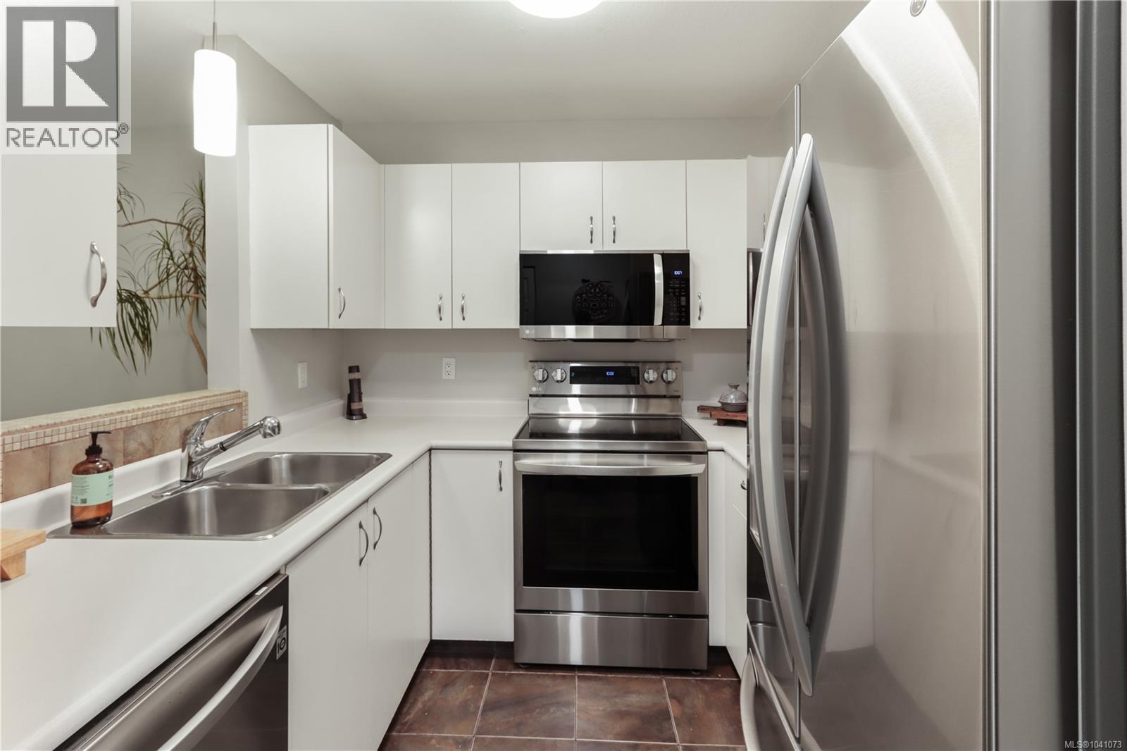 6066 Lionel Cres - 11
